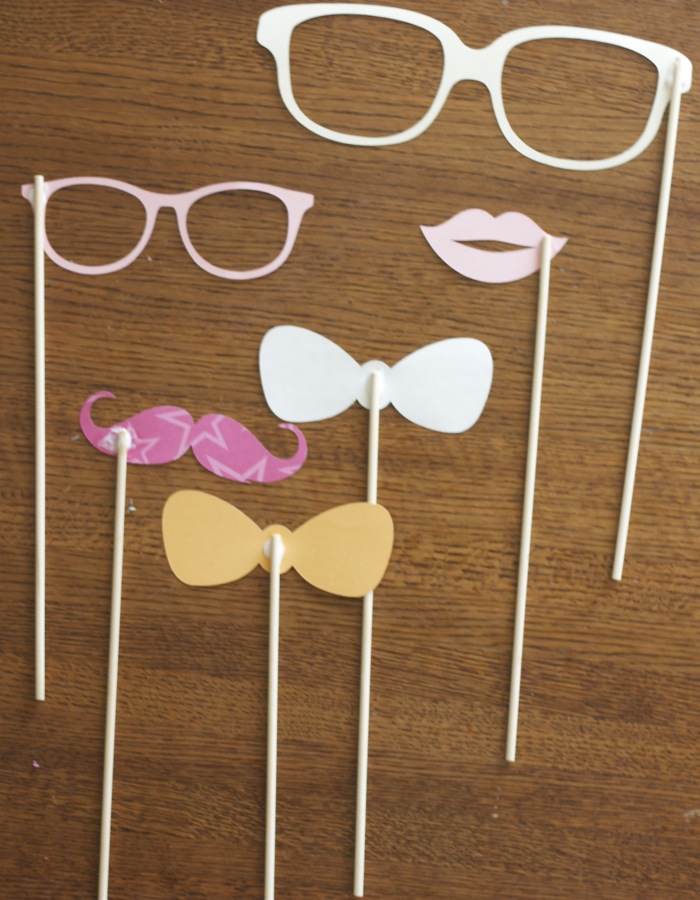 These photo booth props were such a hit at my little ones 1st birthday party! Not only were the kids excited but all the adults got in on the fun too! Let me show you how easy they are to make!