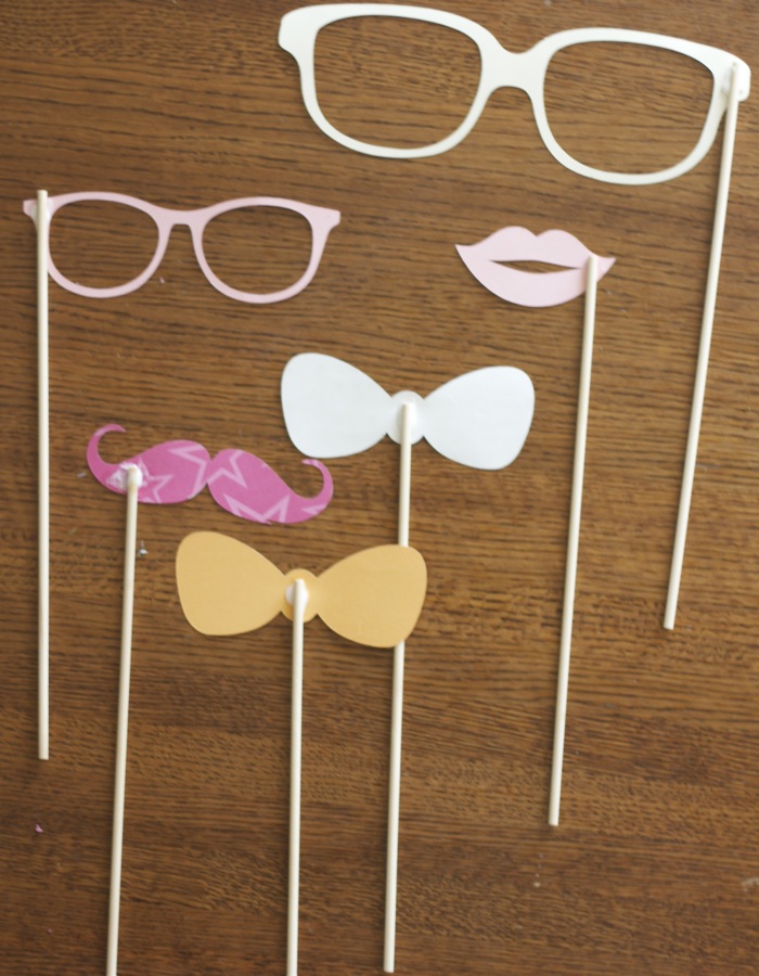 These photo booth props were such a hit at my little ones 1st birthday party! Not only were the kids excited but all the adults got in on the fun too!  Let me show you how easy they are to make!