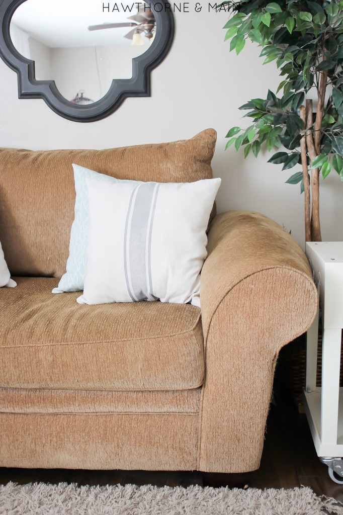 Check out these DIY grain sack pillows! They don't look that hard to make. Plus, I already have a sewing machine. Totally making these!