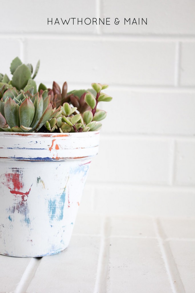 Simple flower pot DIY. I love the pop of colors that show thought. This looks fun and easy. 