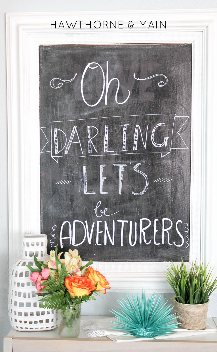 Isn't this little bookshelf so perfect! I still love chalkboard signs and that quote is just awesome! Totally saving this for later! 