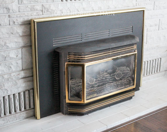 Do you have an outdated stove? Maybe it has some old brass on it.  Let me show you how easy it is to update that outdates look for a total transformation! 