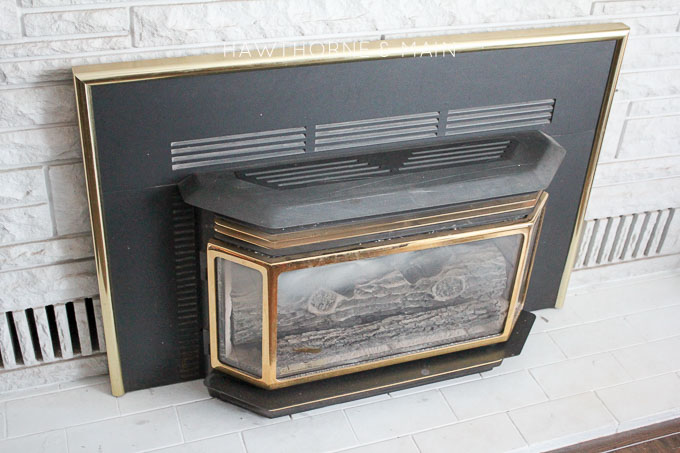 Do you have an outdated stove? Maybe it has some old brass on it.  Let me show you how easy it is to update that outdates look for a total transformation! 