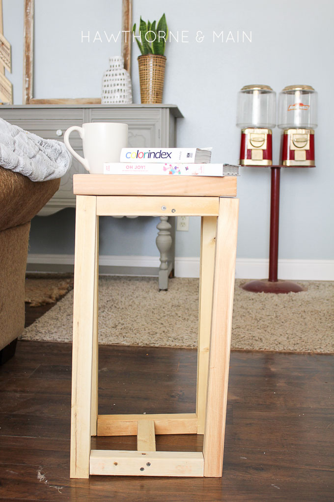 This simple DIY wood side table is perfect for someone who wants to get their toes wet building. It is a beginner build that anyone can do. Trust me, I am no builder!