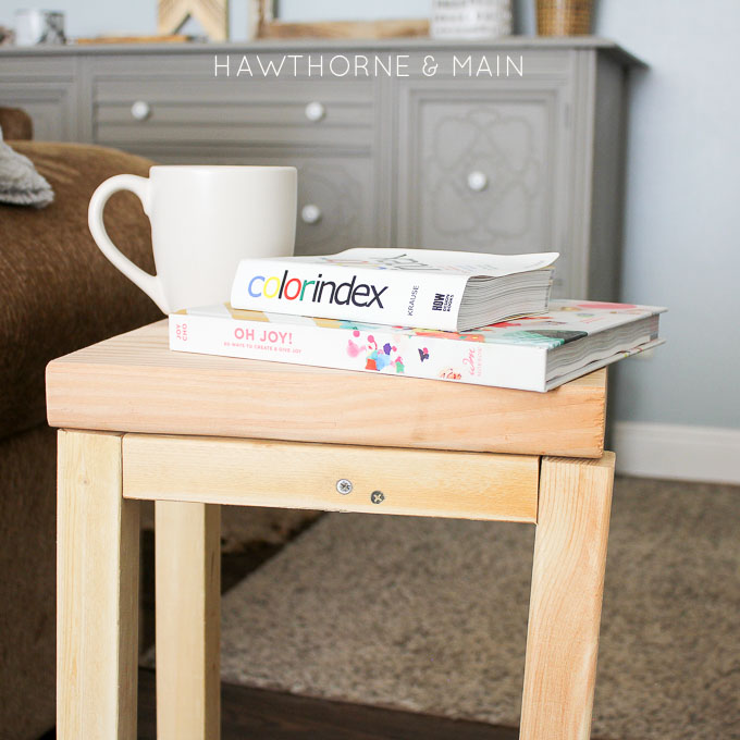 This simple DIY wood side table is perfect for someone who wants to get their toes wet building. It is a beginner build that anyone can do. Trust me, I am no builder!
