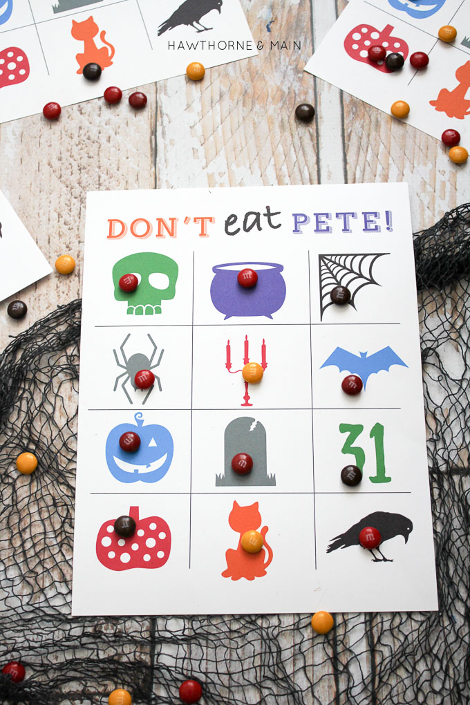 Looking for a quick game to play with the kids? Grownups and kids alike will enjoy spending time together, playing this Halloween Style Don't Eat Pete game. 