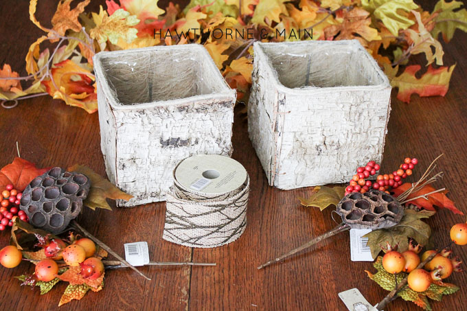 Fall is in the air, or will be soon! Here is a woodsy fall centerpiece piece that is the perfect mix of rustic with a tradition fall feel.  I love the aspen box!