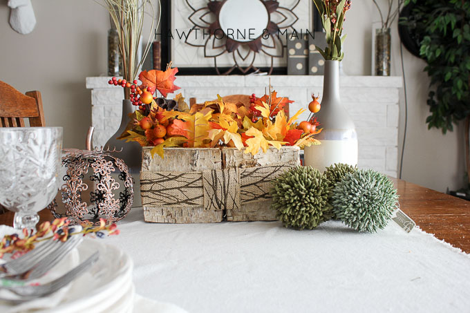 Fall is in the air, or will be soon! Here is a woody fall centerpiece piece that is the perfect mix of rustic with a tradition fall feel.  I love the aspen box!