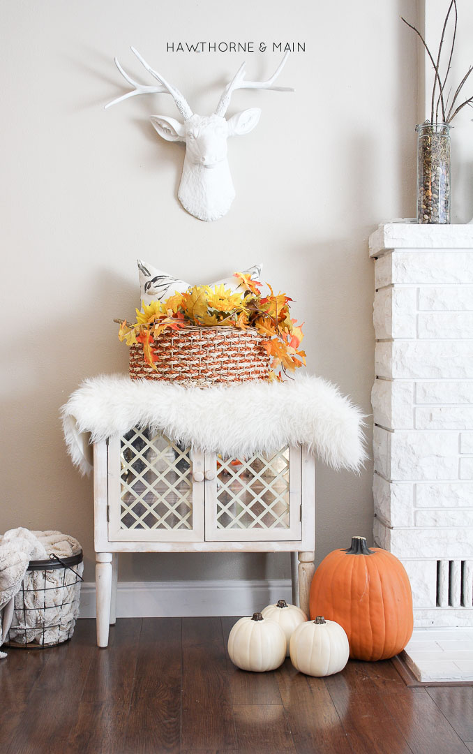 Welcome to my Fall Home Tour at Hawthorne and Main. I hope that you can find some inspiration as you take a peek at my home this lovely fall season!  Let me know what you think!