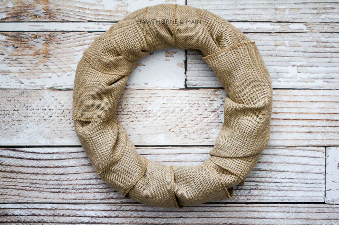 Love this burlap jungle bells wreath! So easy and fun. Pinning! 