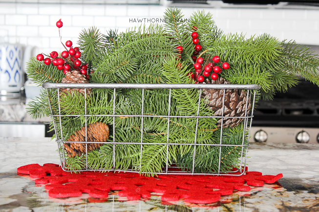 Christmas home tour 2015! Love all the beautiful decor ideas. Totally pinning for future reference.