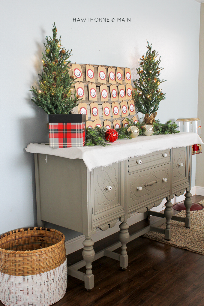 Christmas home tour 2015! Love all the beautiful decor ideas. Totally pinning for future reference.