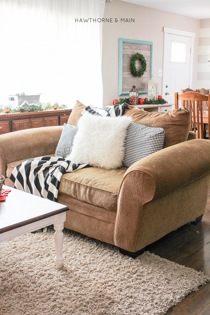 Christmas home tour 2015! Love all the beautiful decor ideas. Totally pinning for future reference.