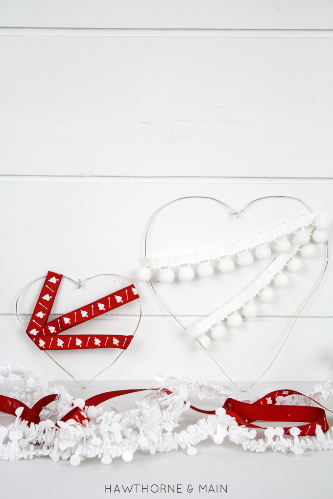 Lovely modern Valentines Day decor. This looks super easy and cute. #modern 