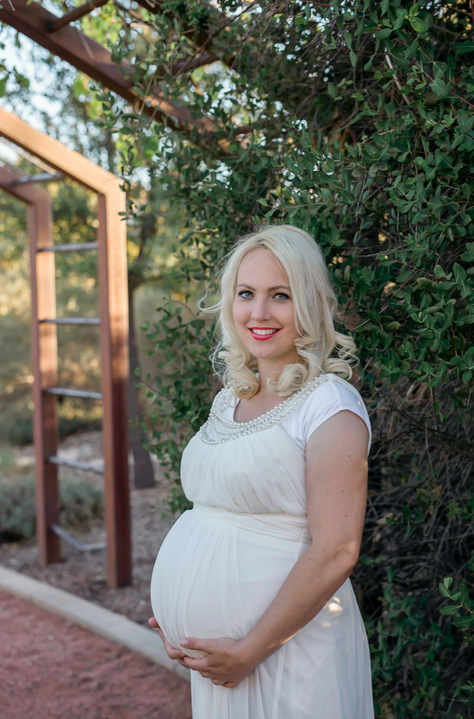 Maternity picture ideas. I love the white dress with the pop of red from her lips. So pretty! 