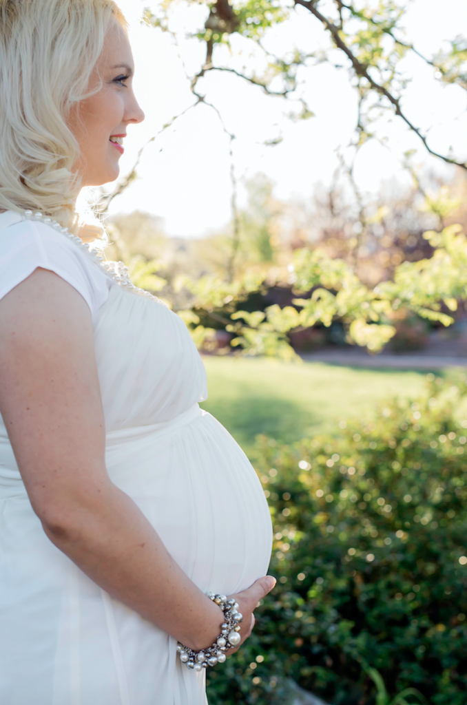 Maternity picture ideas. I love the white dress with the pop of red from her lips. So pretty! 