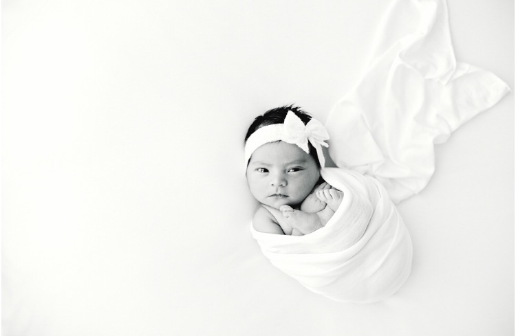 black-and-white-newborn-picture