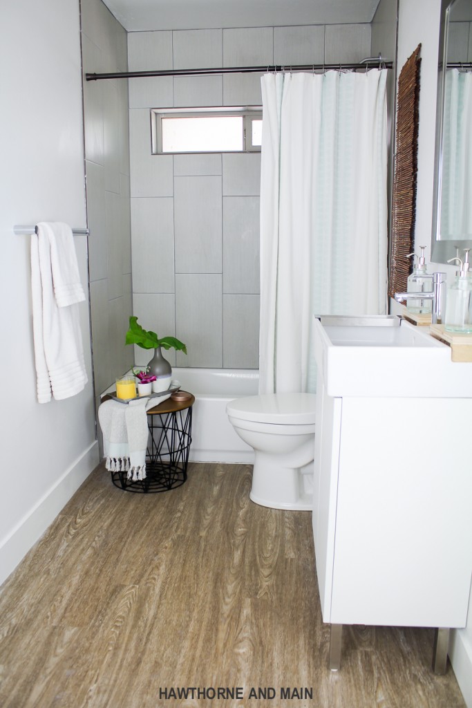 Check out this bathroom update in The Suite Pecan. This bathroom space in finally coming together! What is your favorite part? #bathroom #thesuitepecan 