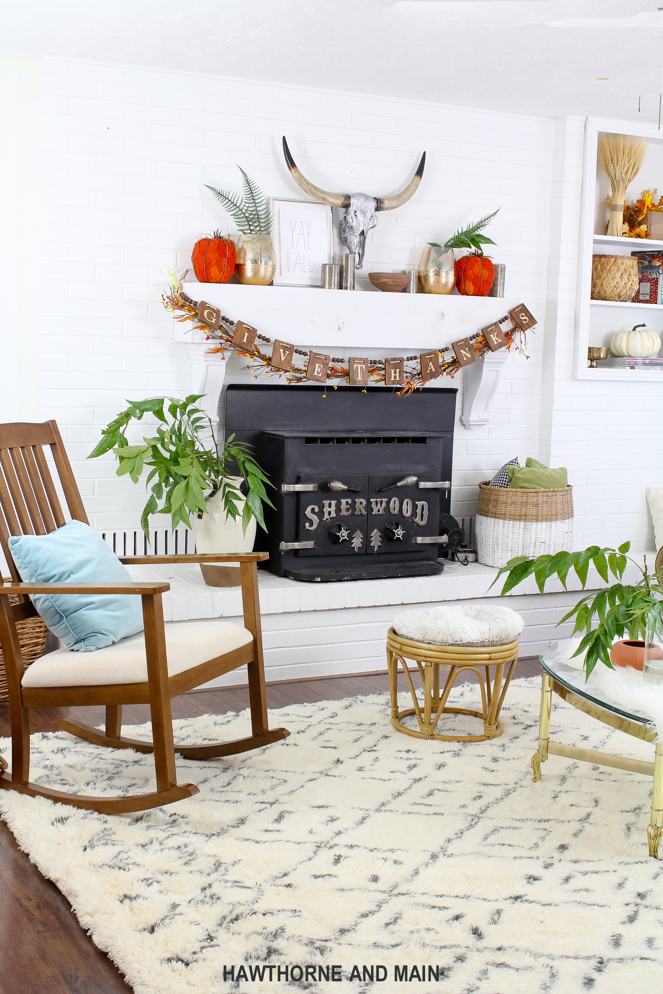 fall-mantel-with-garland