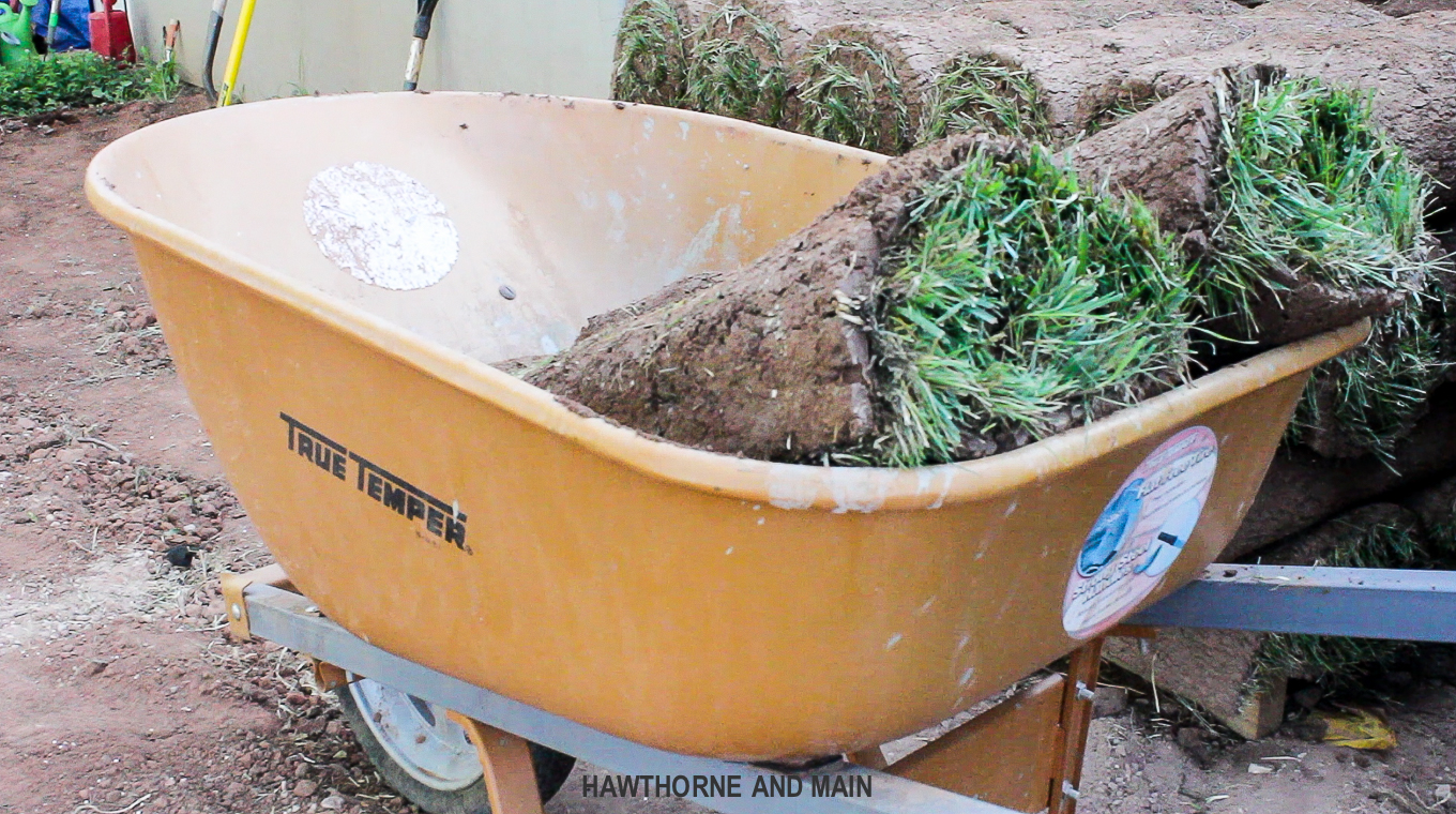 use-wheelbarrow-to-save-lifting-heavy-sod 